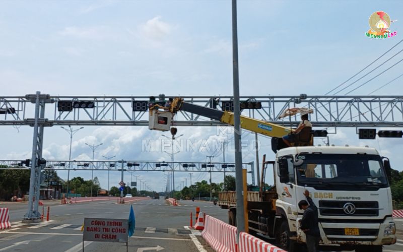 Thi công lắp đặt giá long môn