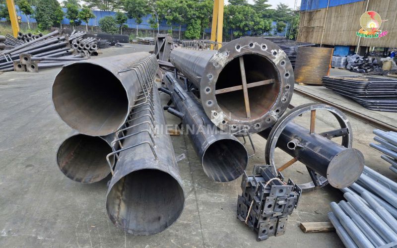 cột đèn sân bóng đá