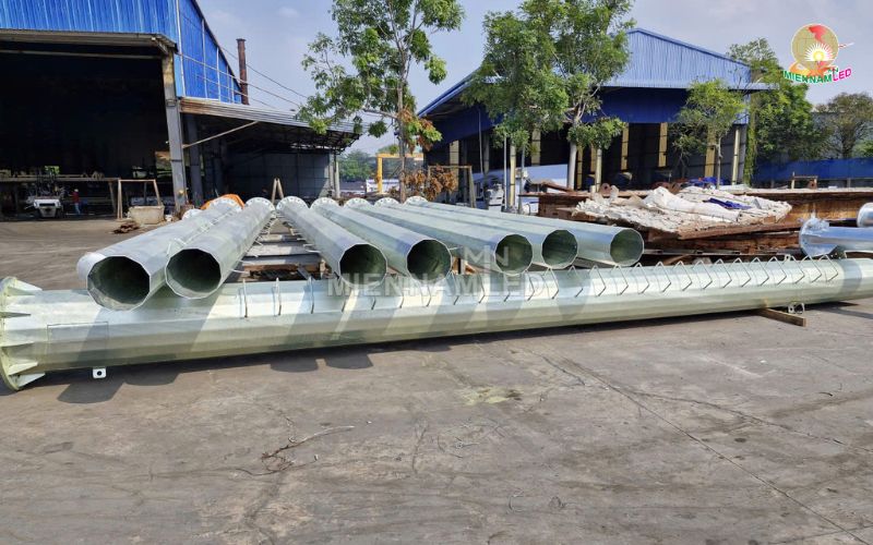 cột đèn nâng hạ