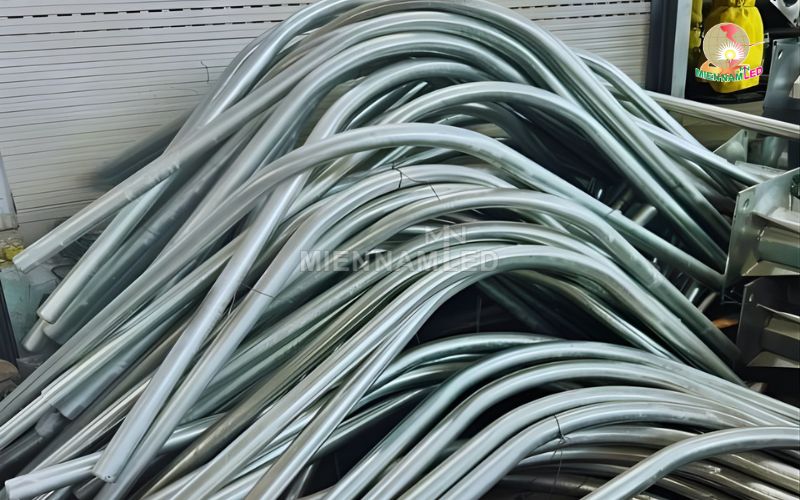 Cần đèn gắn tường