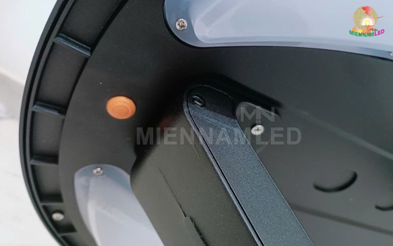 đèn led năng lượng mặt trời sân vườn