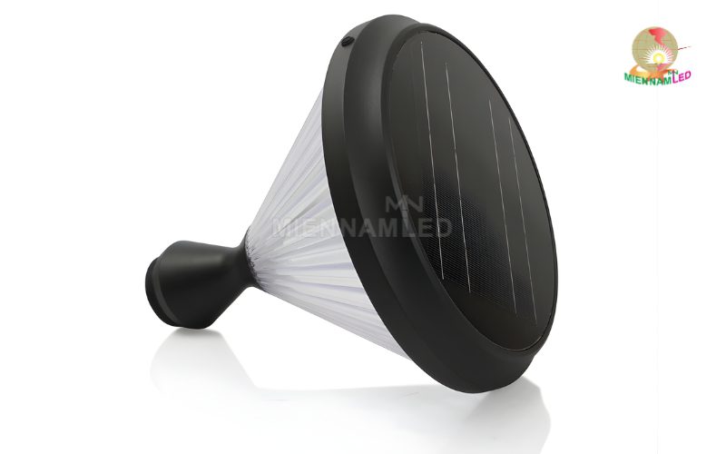 đèn cắm cỏ năng lượng mặt trời