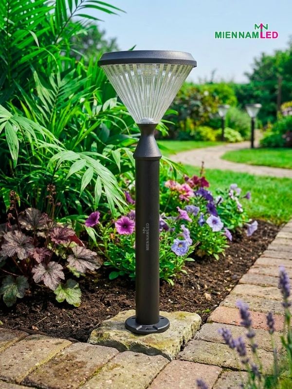 đèn năng lượng mặt trời cắm sân vườn