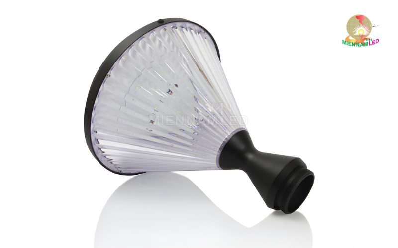 đèn cắm cỏ năng lượng mặt trời