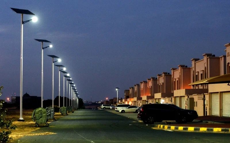 khoảng cách giữa 2 cột đèn đường là bao nhiêu