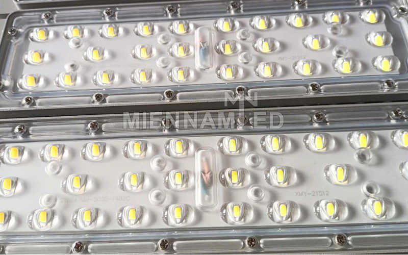 đèn pha led năng lượng mặt trời 60w