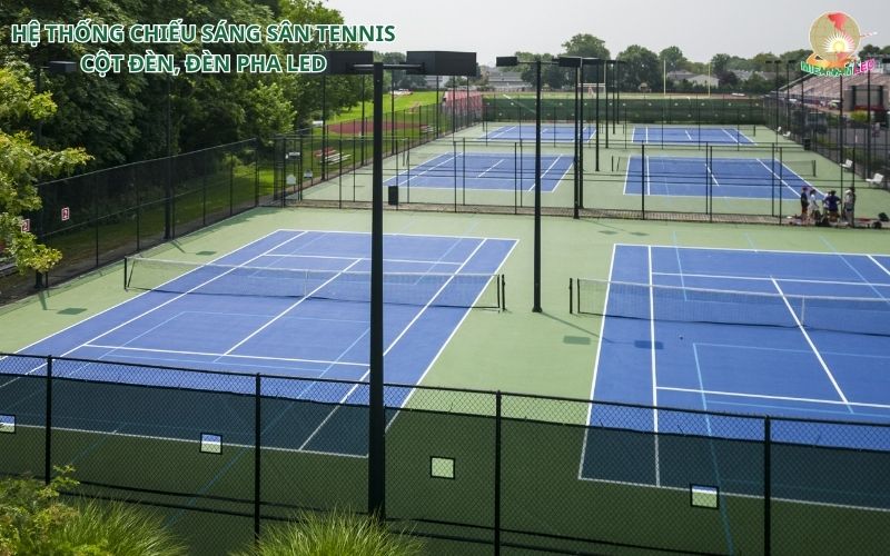 cột đèn sân tennis
