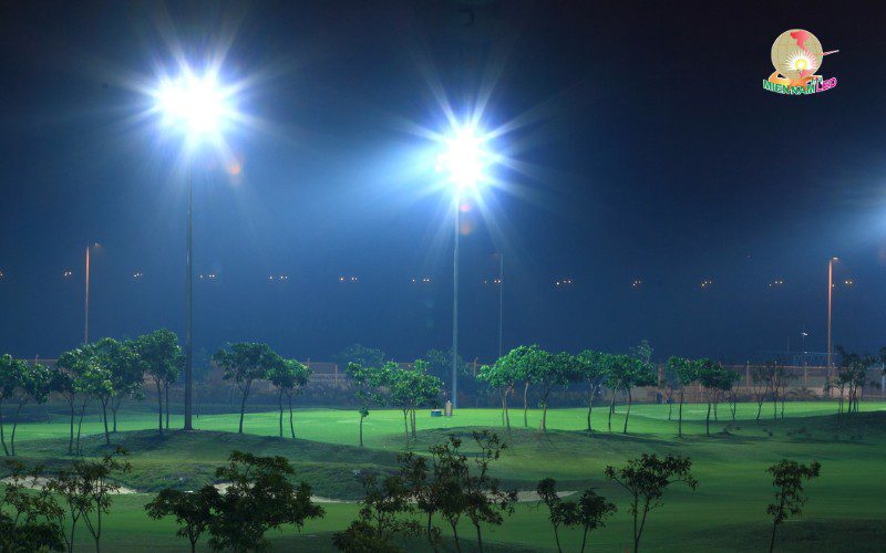 cột đèn sân golf