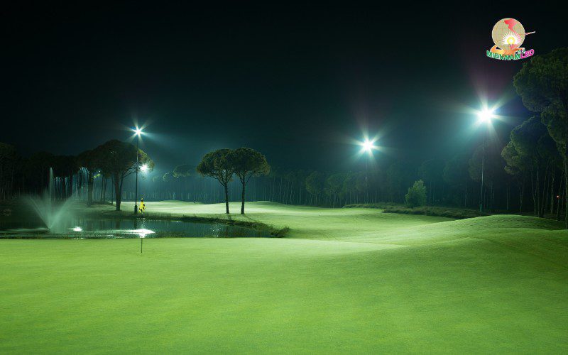 trụ đèn sân golf