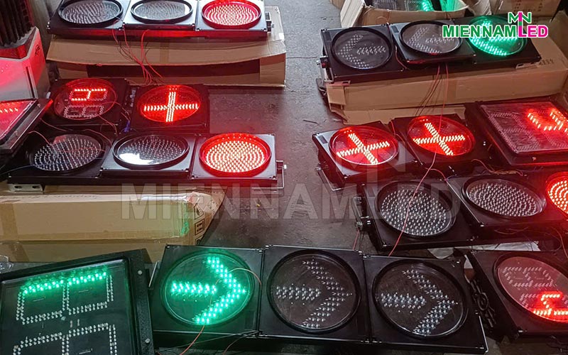 đèn tín hiệu giao thông d300