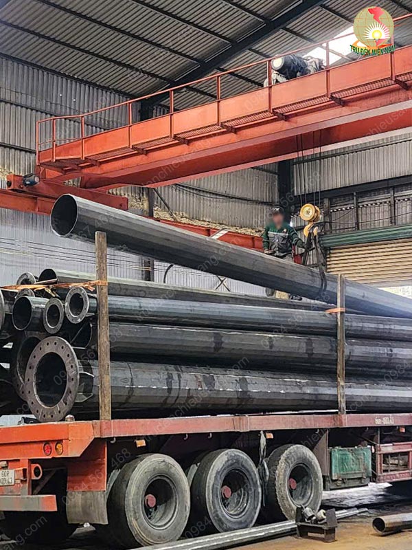 trụ đèn nâng hạ 20m