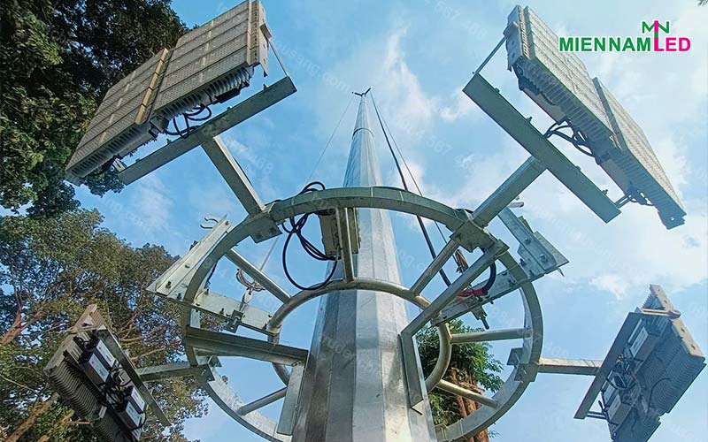 cột đèn nâng hạ
