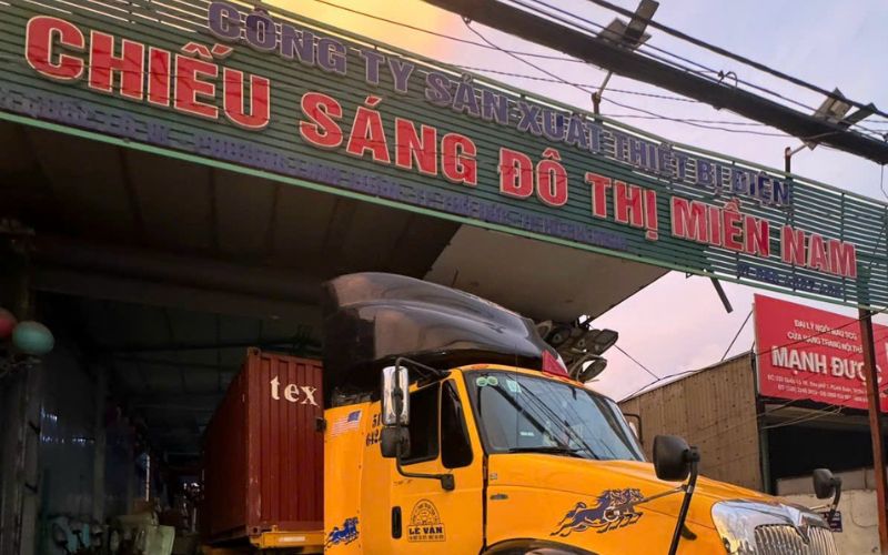 cột đèn cao áp