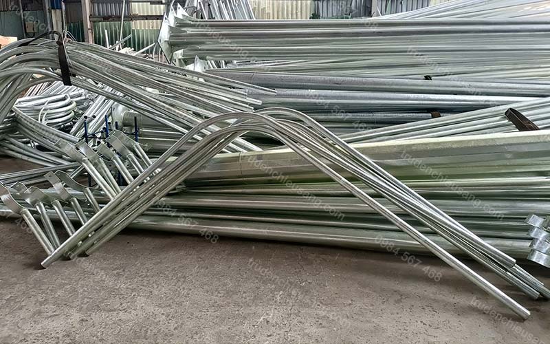 cần đèn băt trụ bê tông li tâm