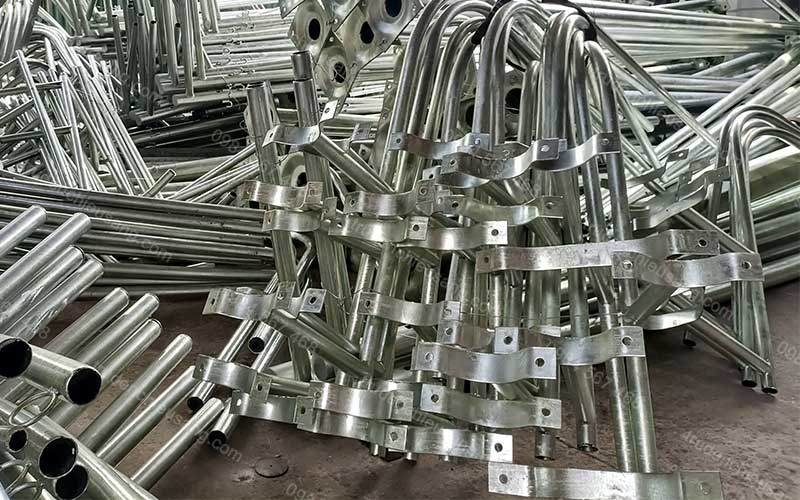 cần đèn đơn gắn trụ BTLT