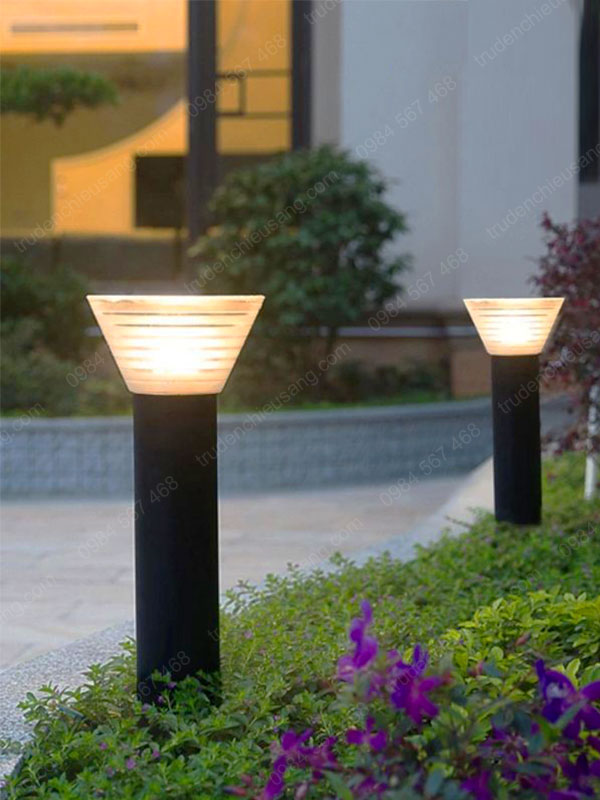 đèn năng lượng mặt trời sân vườn