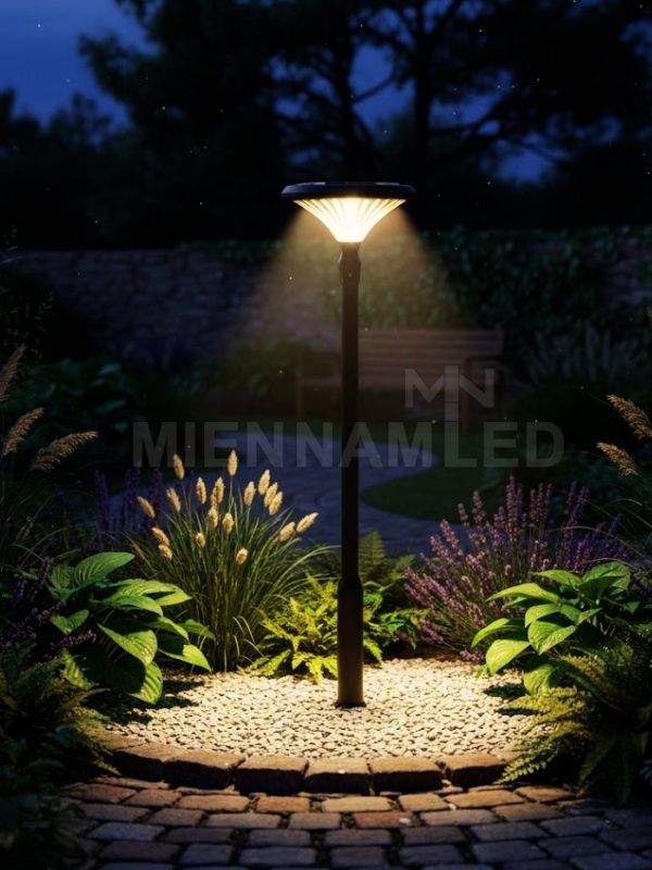 đèn led năng lượng mặt trời trang trí sân vườn