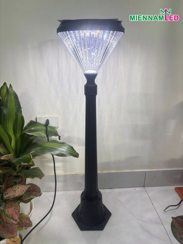 cột đèn sân vườn năng lượng TCS01 cột đèn sân vườn năng lượng TCS01