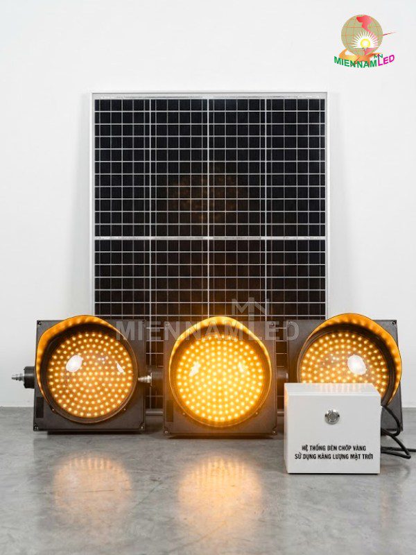 bộ đèn chớp vàng ba