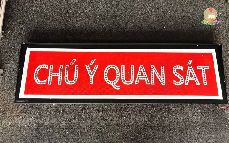 đèn led chú ý quan sát