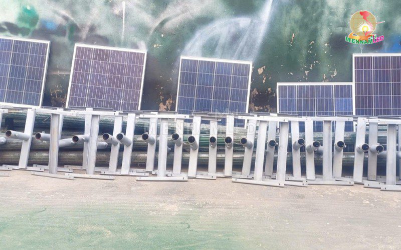 giá đỡ tấm pin đèn năng lượng mặt trời (1)