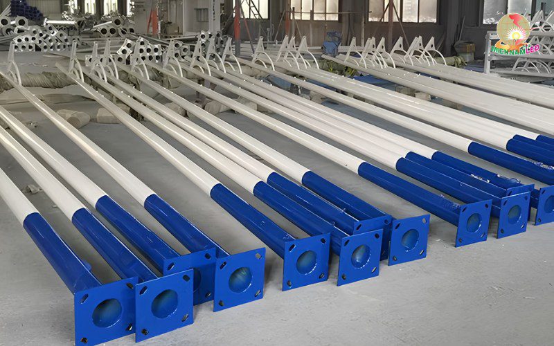 trụ đèn năng lượng mặt trời sơn epoxy