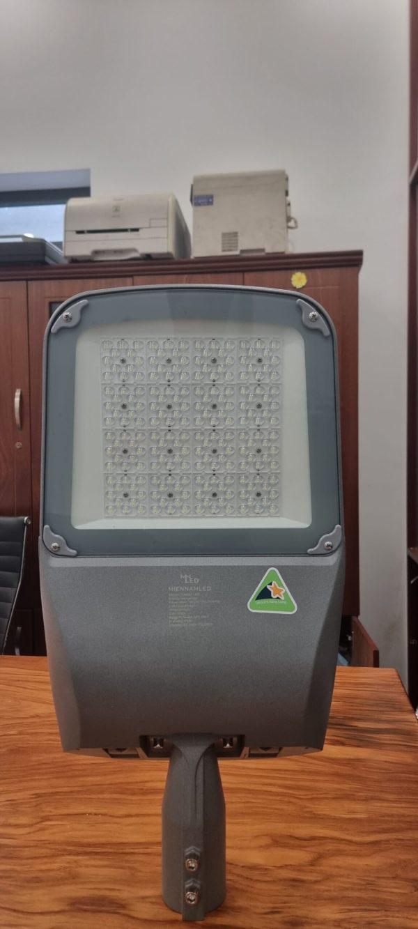 giá đèn led chiếu sáng đường phố