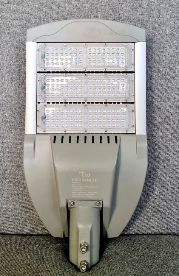 giá đèn led chiếu sáng đường phố